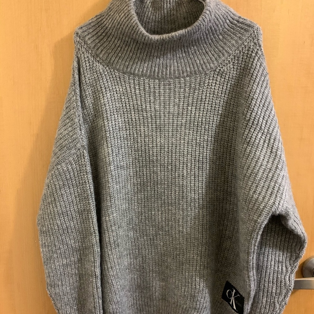 Gray turtle neck sweater